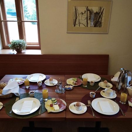 Gastehaus Schloss Bernau 호텔 Fischlham 외부 사진