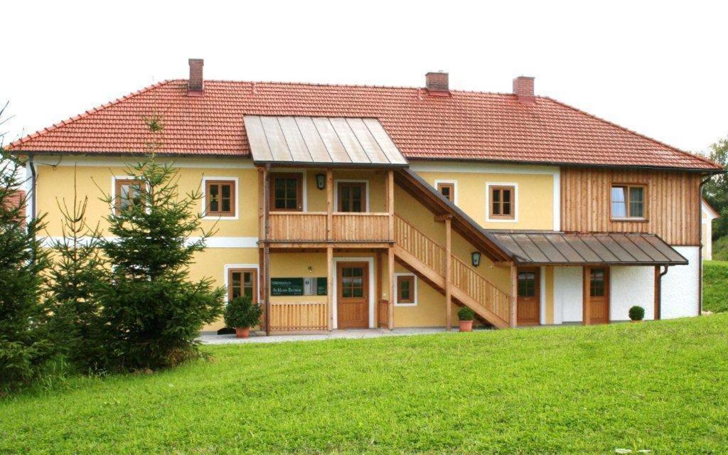 Gastehaus Schloss Bernau 호텔 Fischlham 외부 사진