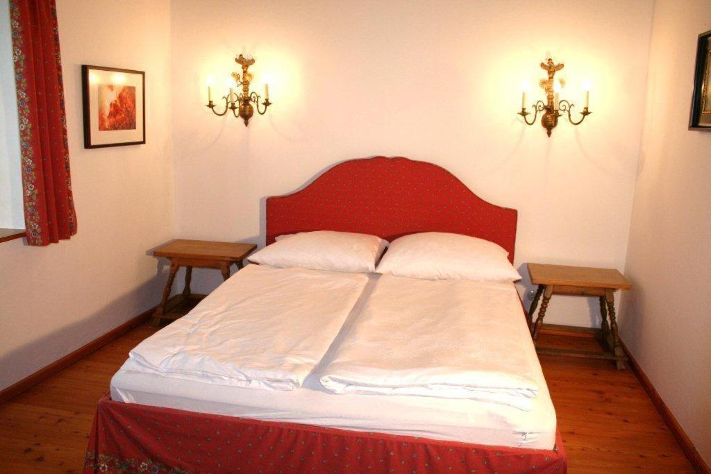 Gastehaus Schloss Bernau 호텔 Fischlham 객실 사진