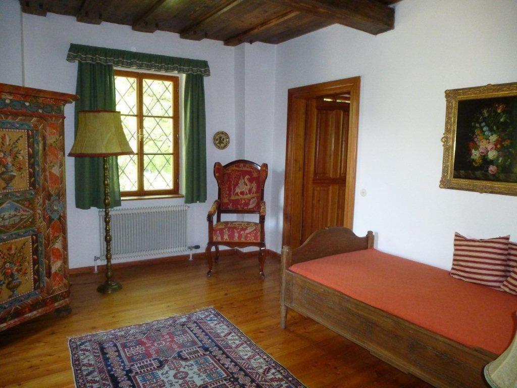 Gastehaus Schloss Bernau 호텔 Fischlham 객실 사진